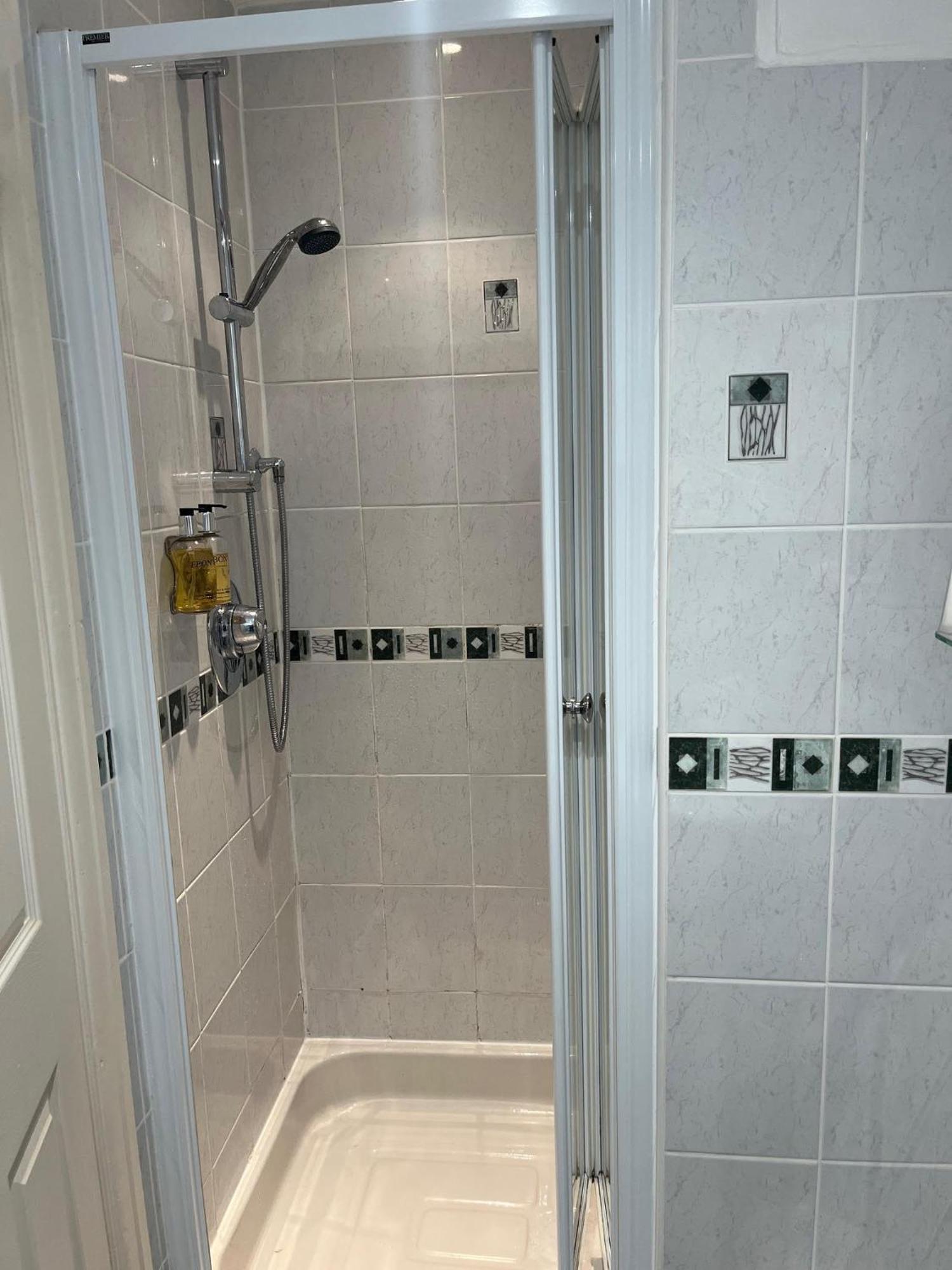 No: 1 The Esplanade Guest Accommodation. Tenby Rom bilde