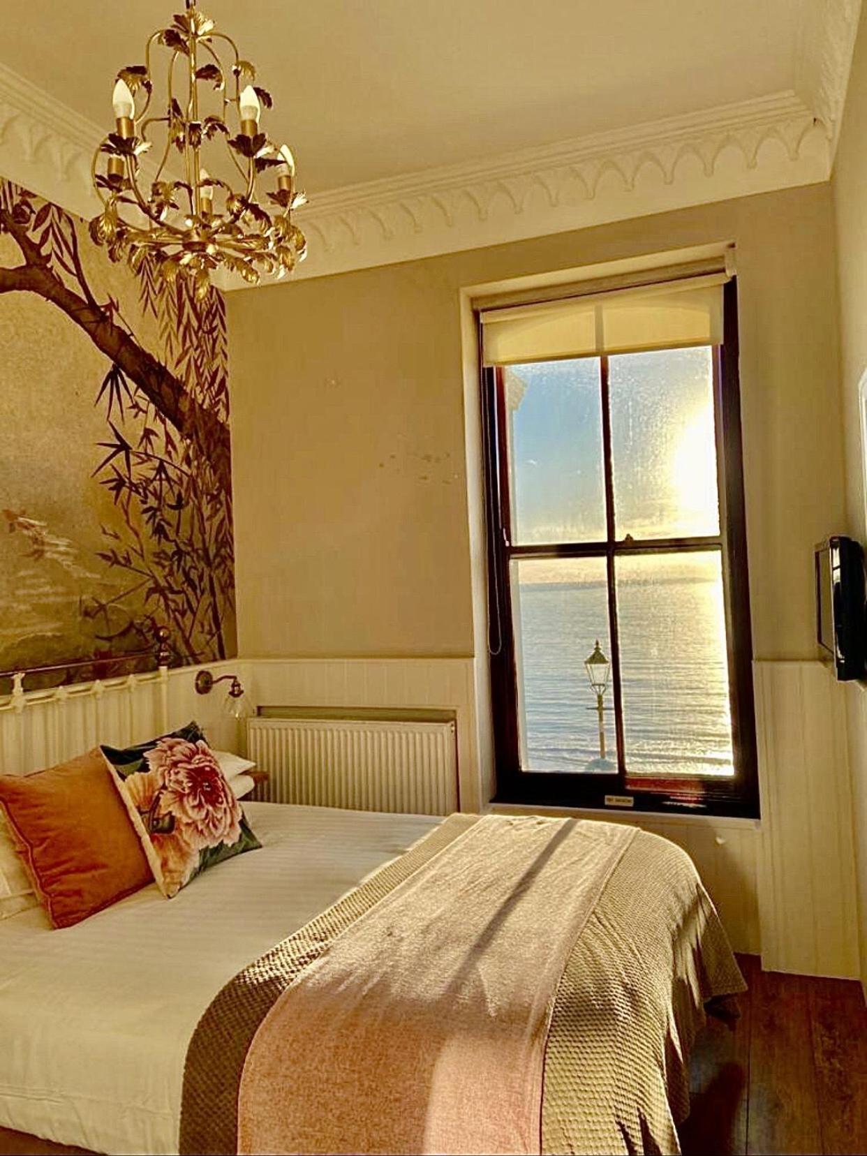 No: 1 The Esplanade Guest Accommodation. Tenby Rom bilde